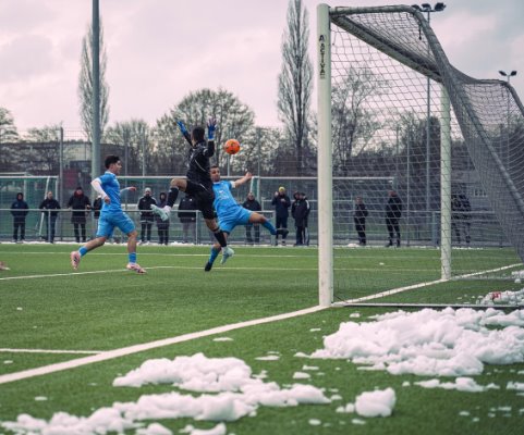 FRAGWÜRDIGES TOR ZUM 4:3 IN 93. MINUTE